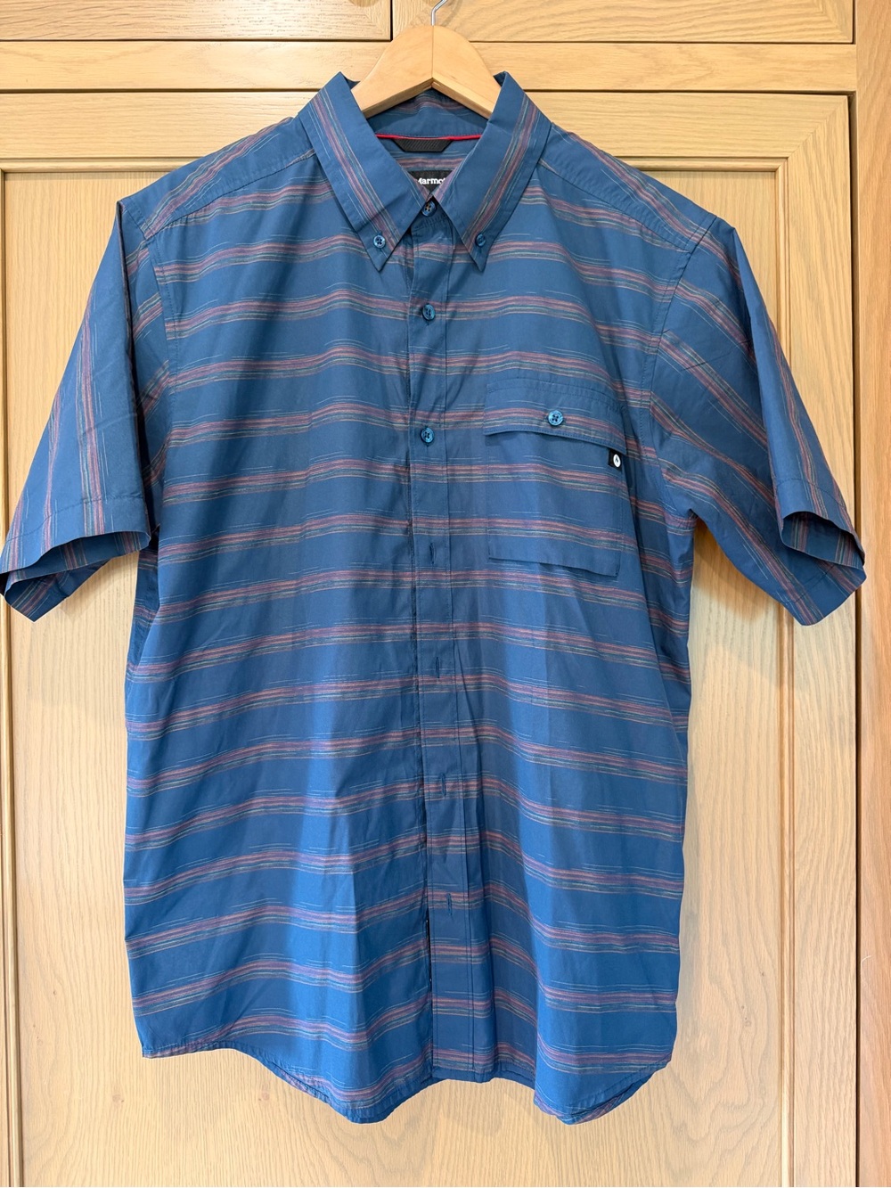 Marmot Beacon Hill Blue Short-Sleeve Button-Down with Subtle Red Stripes SPF / L